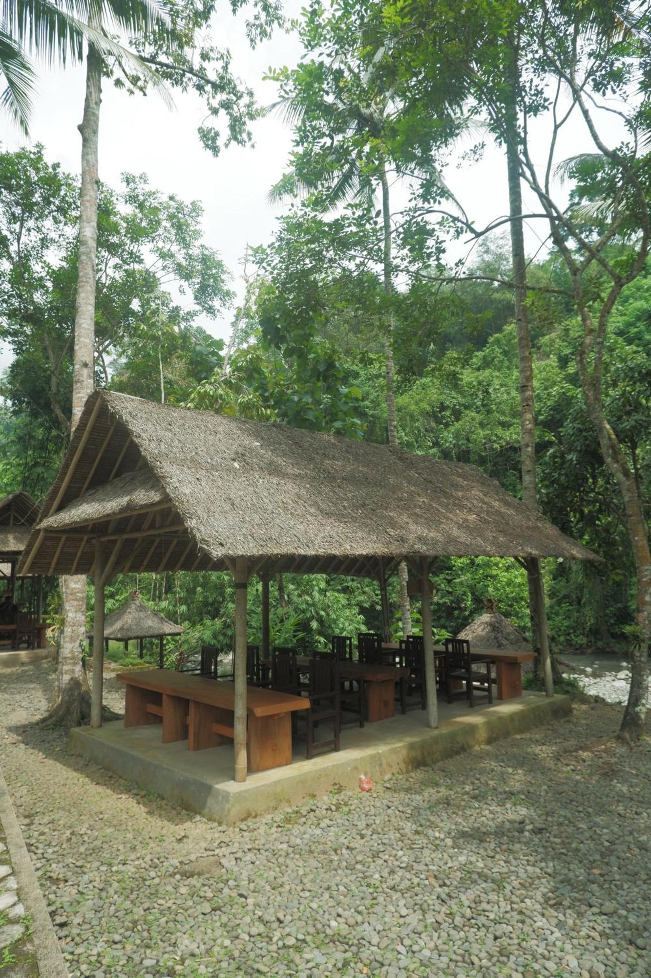 Aum Resort Pulukan Bagian luar foto