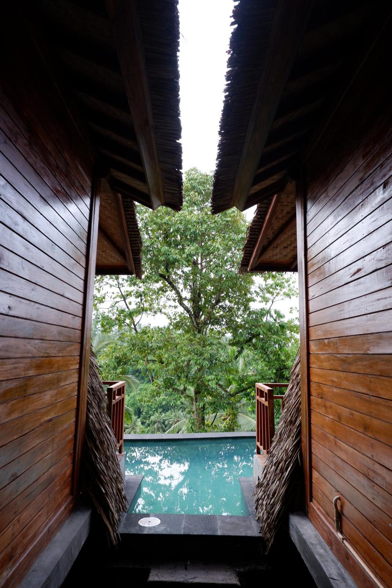 Aum Resort Pulukan Bagian luar foto