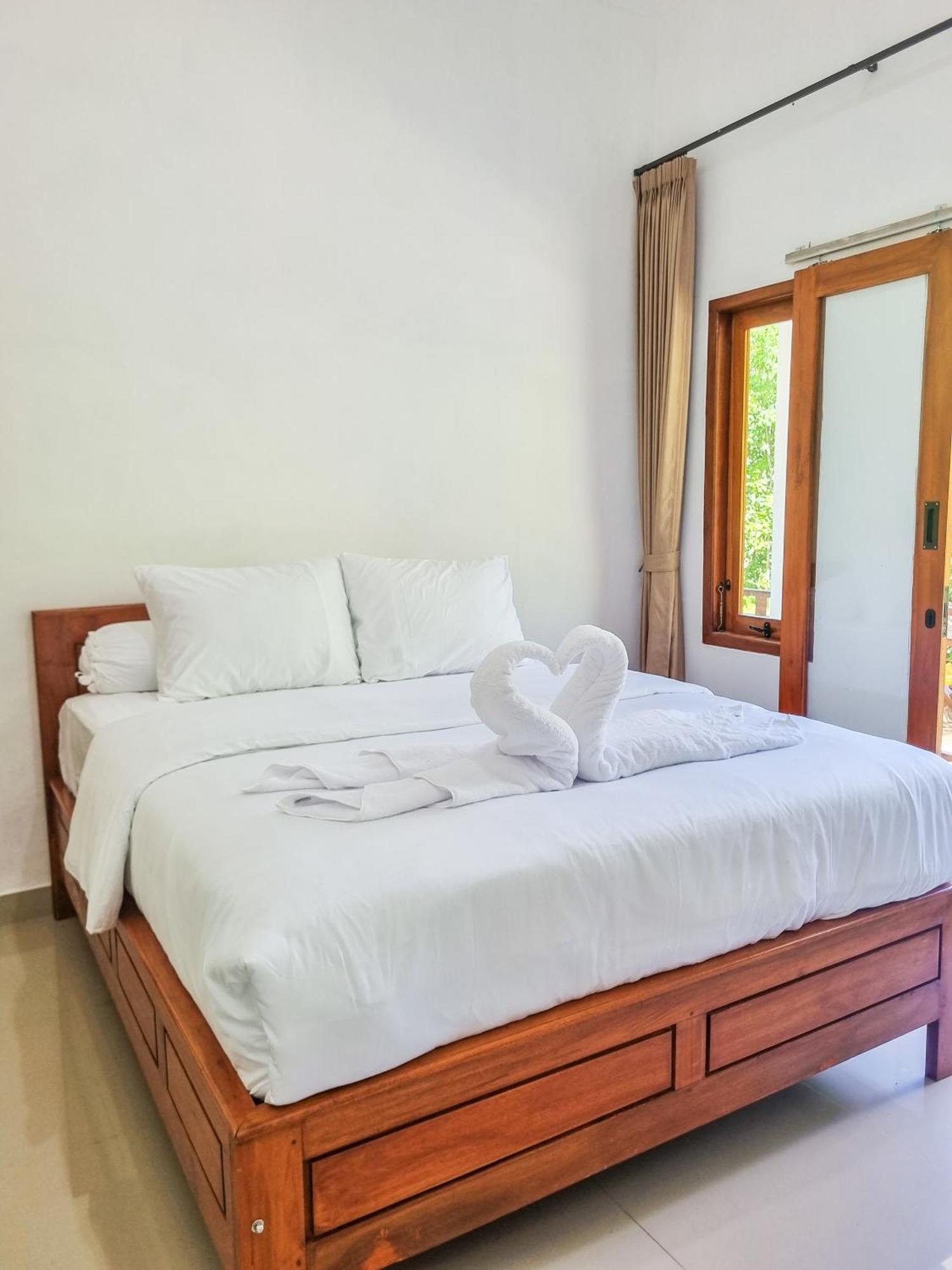 Aum Resort Pulukan Bagian luar foto