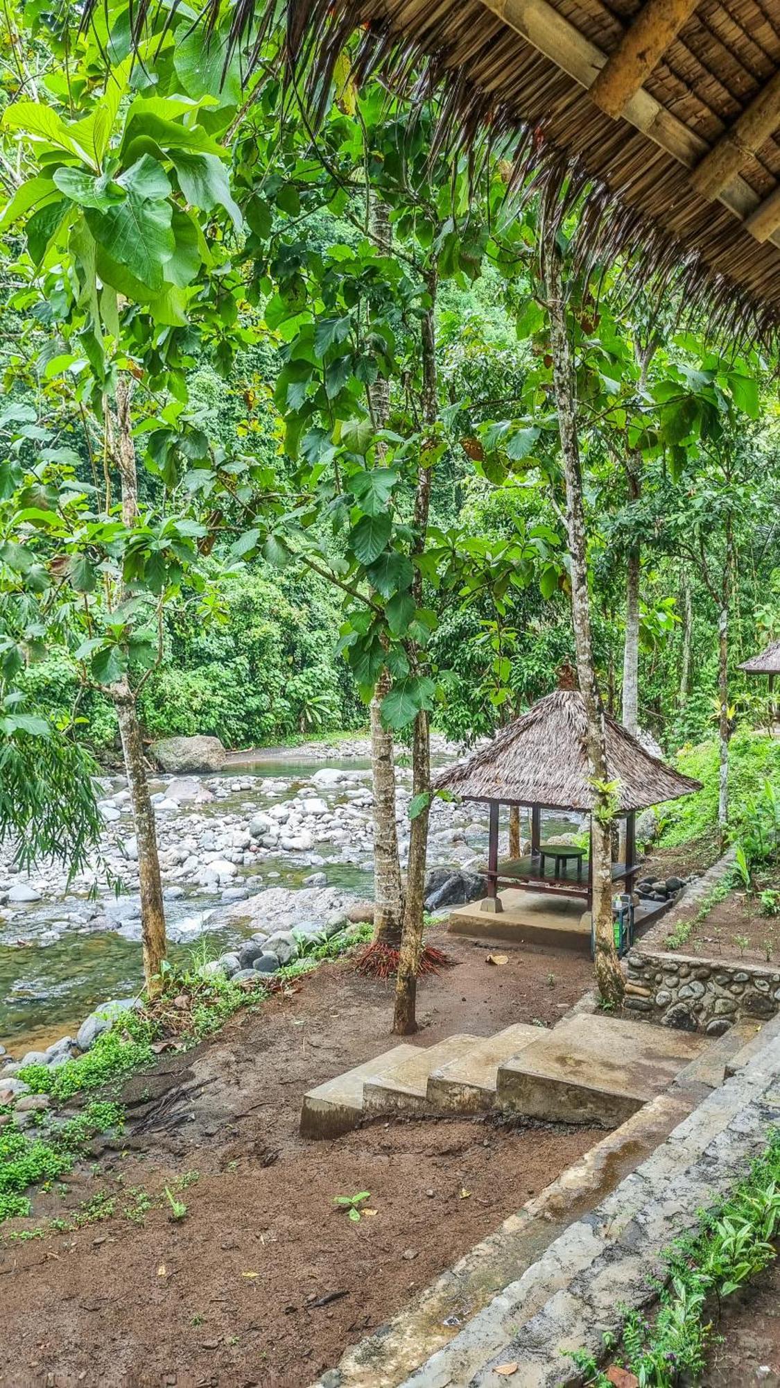 Aum Resort Pulukan Bagian luar foto